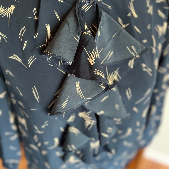 Anthropologie Silence and Noise blouse with half way down buttons and ruffles - Picture 9 of 9